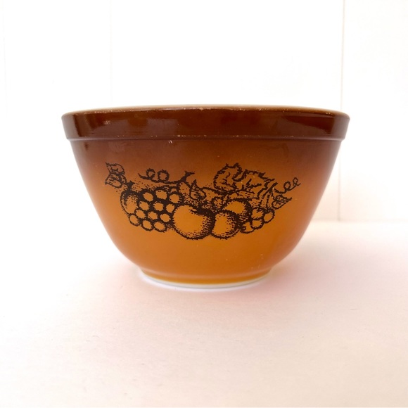 PYREX Old Orchard Mixing Bowl 1.5 Pints - Picture 2 of 13